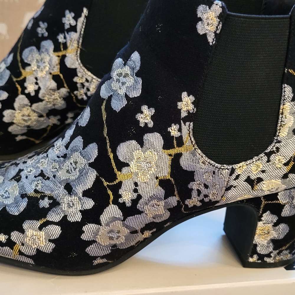 Floral Embroidered Women's Ankle Boots